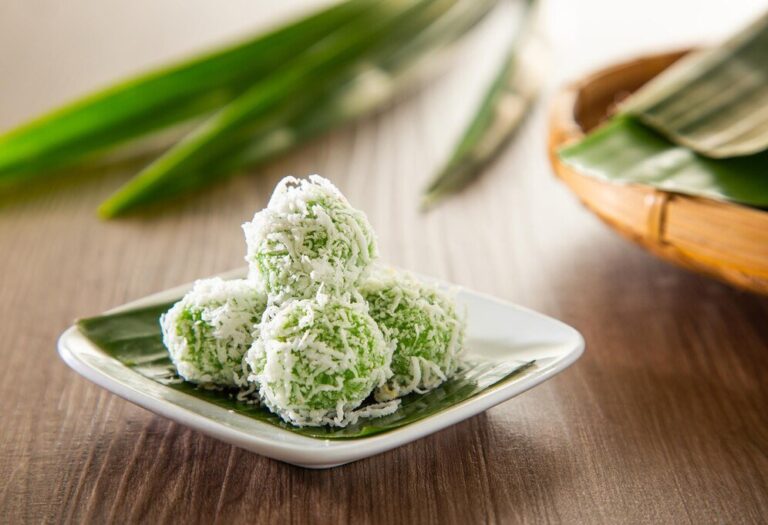 onde-onde-is-traditional-malay-snack-made-rice-ball-filled-with-brown-sugar-coated-grated-coconut