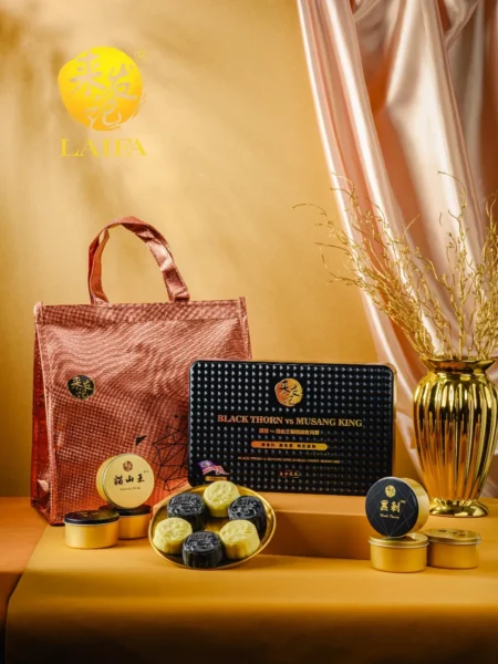 Black Thorn vs Musang King Snowy Mooncake (1 Box)